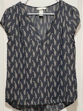 Wild! H&M Concious Women’s Sz 6 Small Black & Animal Giraffe Print Capped Sleeve
